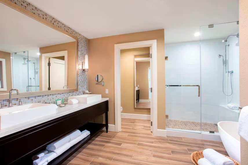 Seafarer Resort and Beach — Bathroom