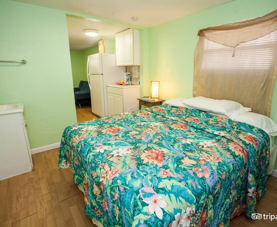 Seafarer Resort and Beach — Guest room