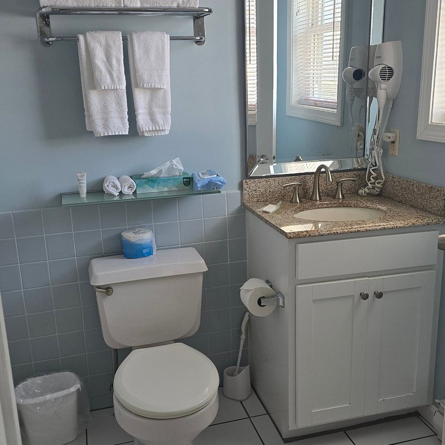 Seagrass Inn — Bathroom