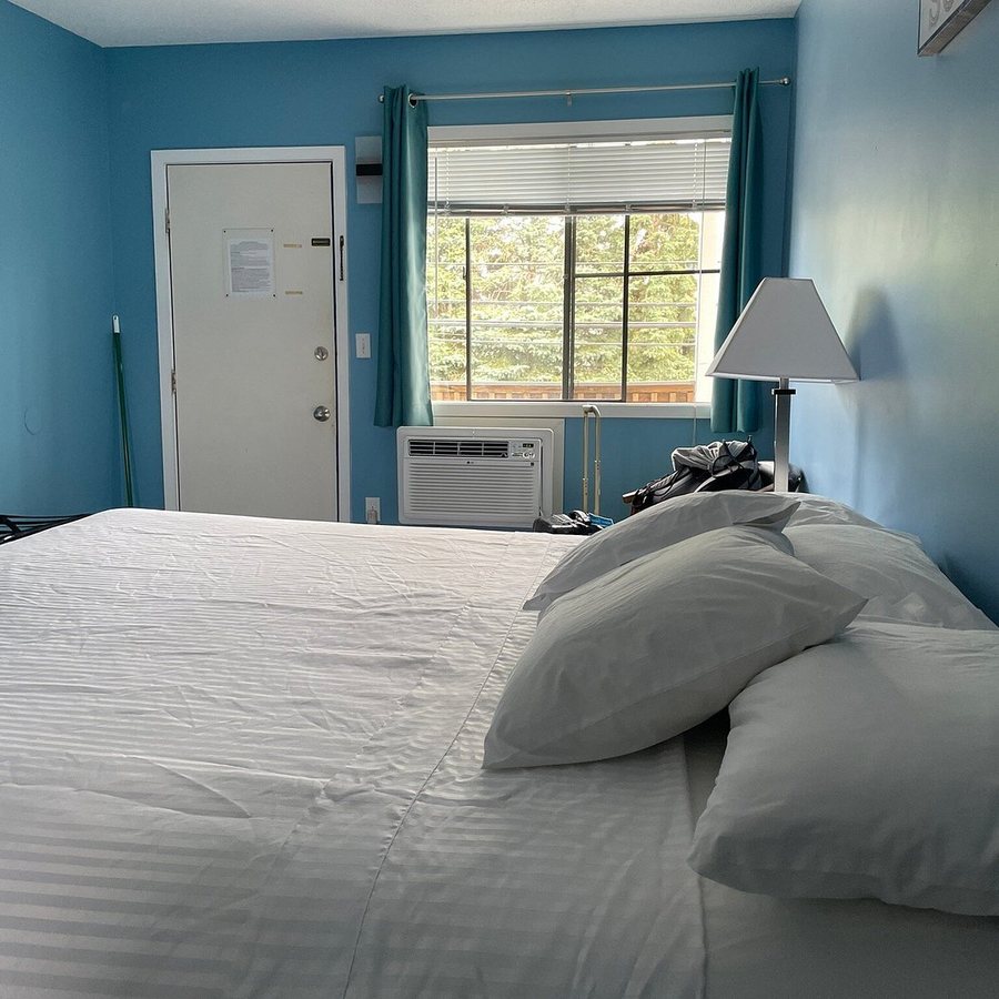 Seagrass Inn — Guest room