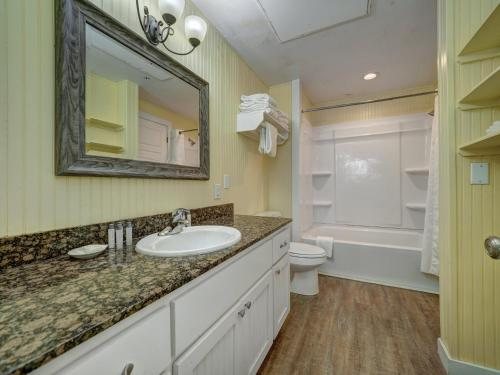 Seashell Village Resort — Bathroom