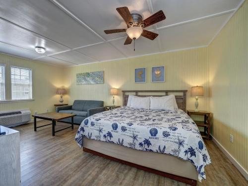 Seashell Village Resort — Guest room