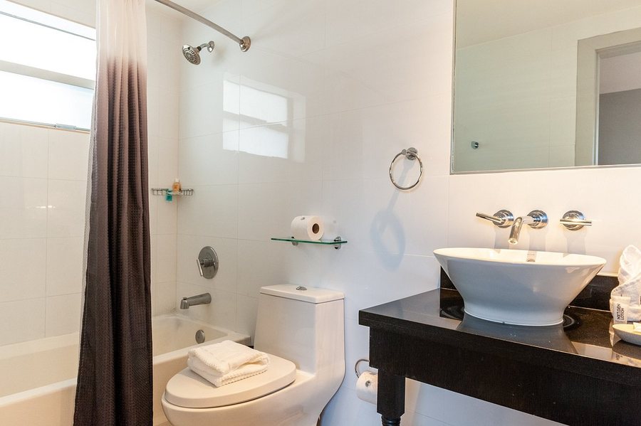 Seaside An All Suite Resort — Bathroom