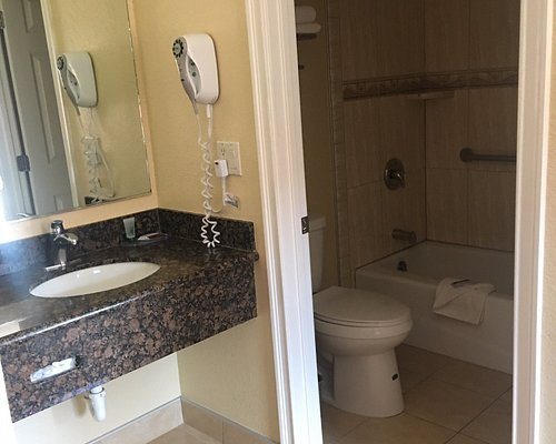 Seaside Inn — Bathroom