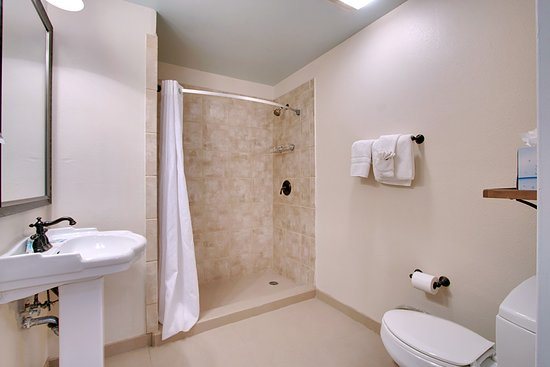 Seaside Inn — Bathroom