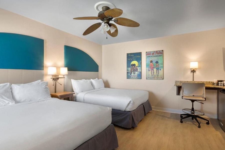 Seaside Inn — Guest room