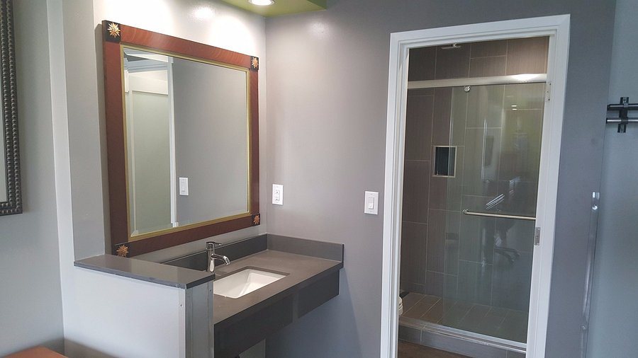 Seaside Inn — Bathroom