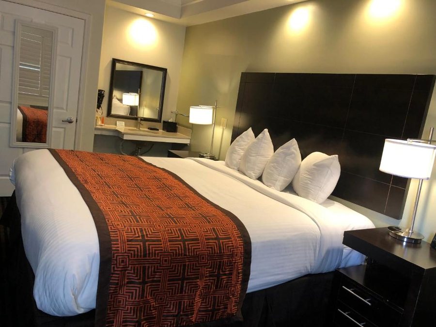 Seaside Inn — Guest room
