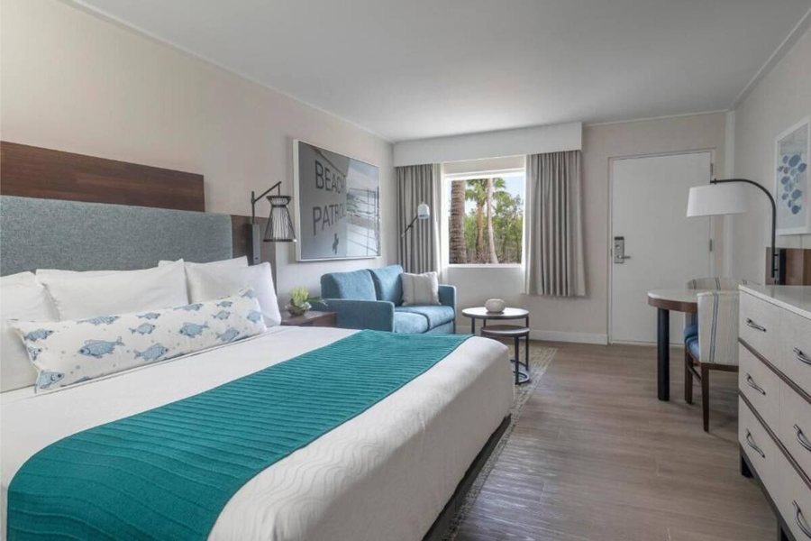 Seaside Inn — Guest room