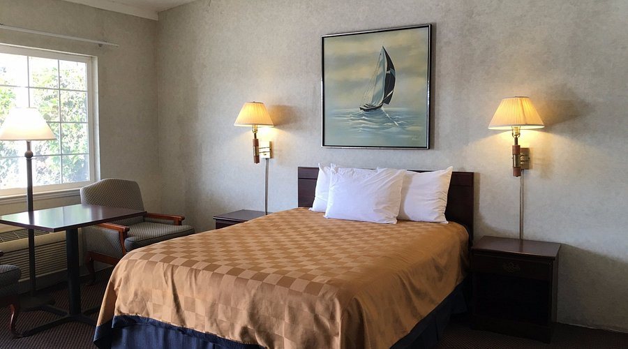 Seaside Inn — Guest room