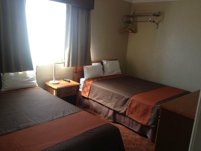 Seaside Motel — Guest room