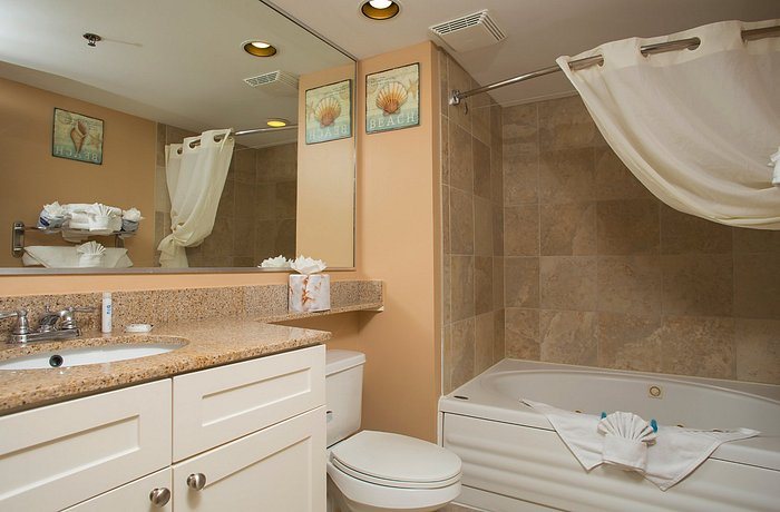 Seaside Sands Inn — Bathroom