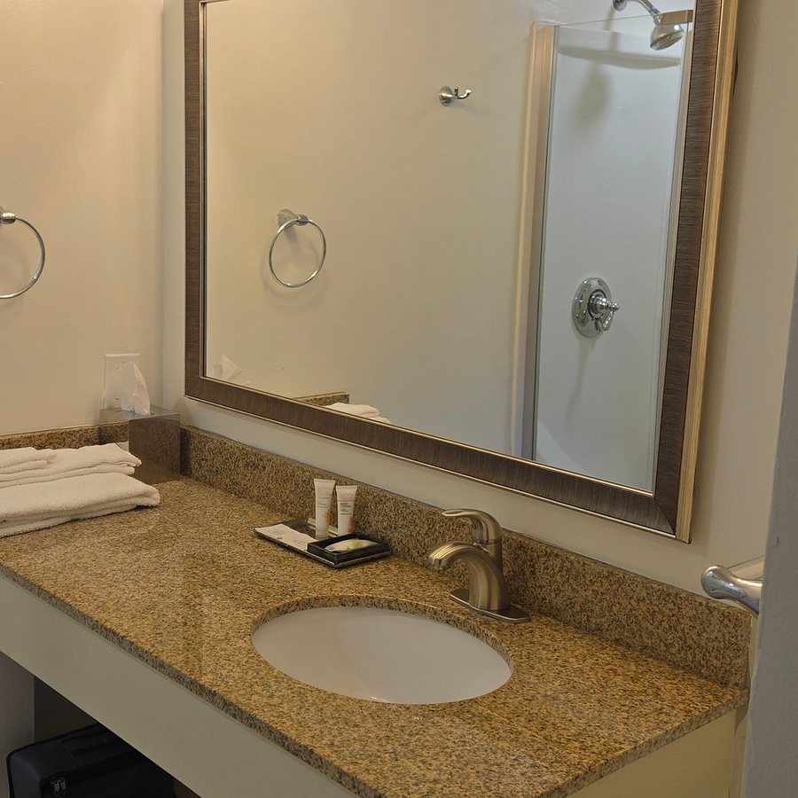 Seasider Motel — Bathroom