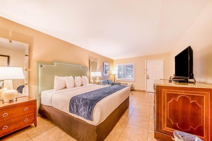 Seasons Florida Resort — Guest room