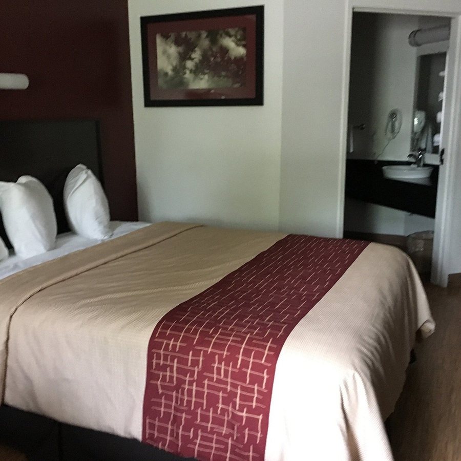 Seasons Inn Traverse City — Guest room
