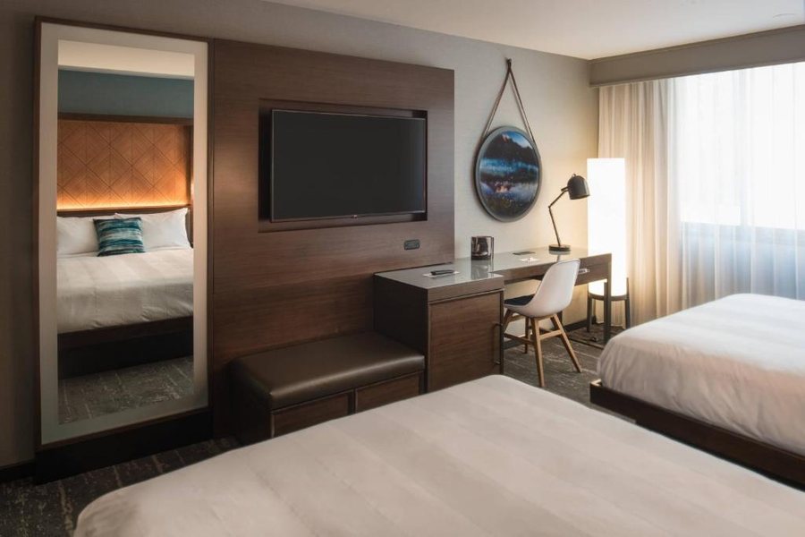 Seattle Airport Marriott — Guest room