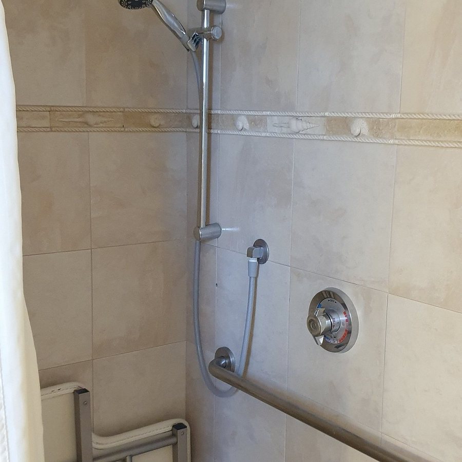 Seaway Inn — Bathroom