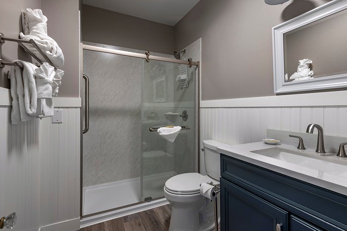 Sebasco Harbor Resort Golf Club — Bathroom