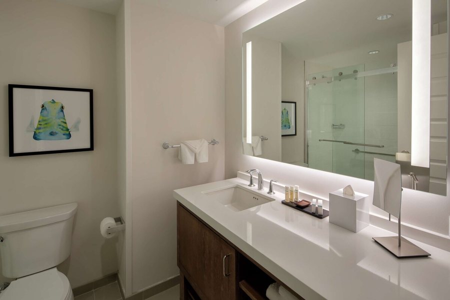 Sebastian Hotel — Bathroom