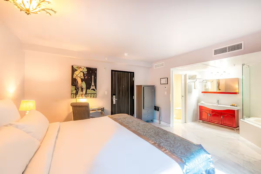 Secret Garden Miami Beach Miami Beach Florida — Guest room