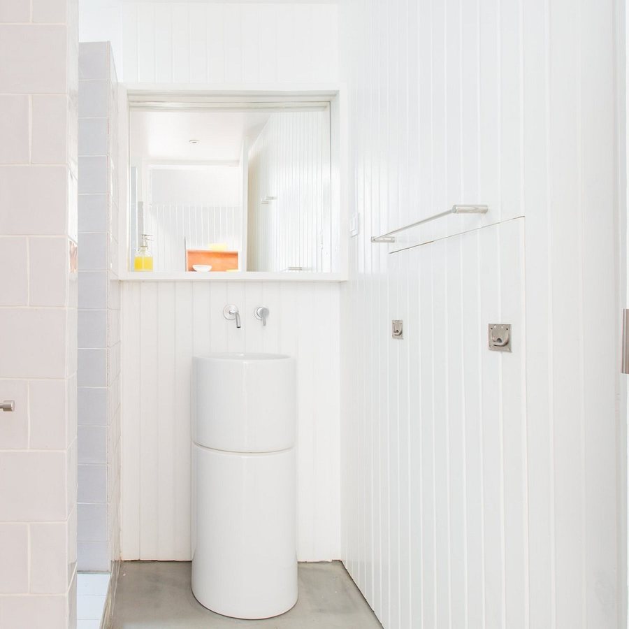 Secret Patio Lisbon — Bathroom