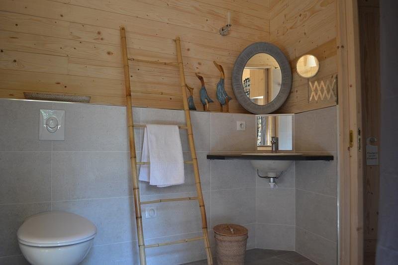Secret Spot Lodge — Bathroom