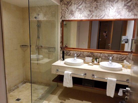 Secrets Royal Beach Punta Cana — Bathroom