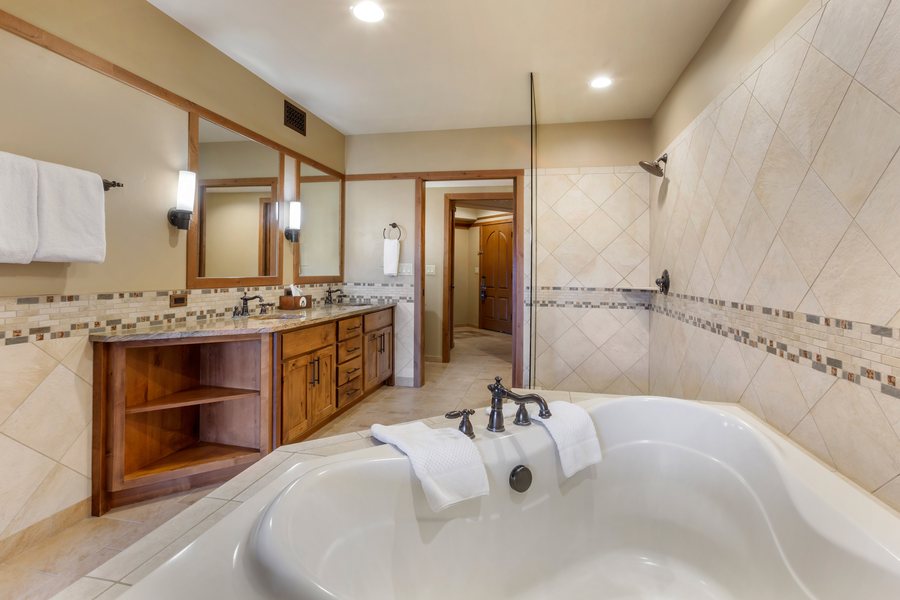 Sedona Springs Resort a VRI resort — Bathroom
