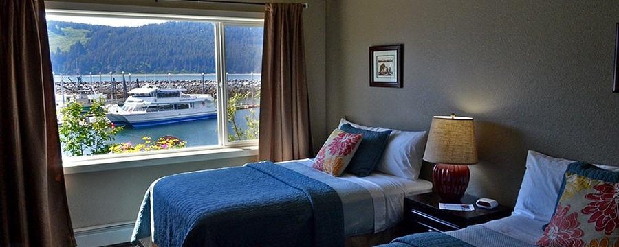 Seldovia Boardwalk Hotel — Guest room
