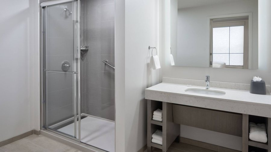 Select Suites Denver Aurora — Bathroom