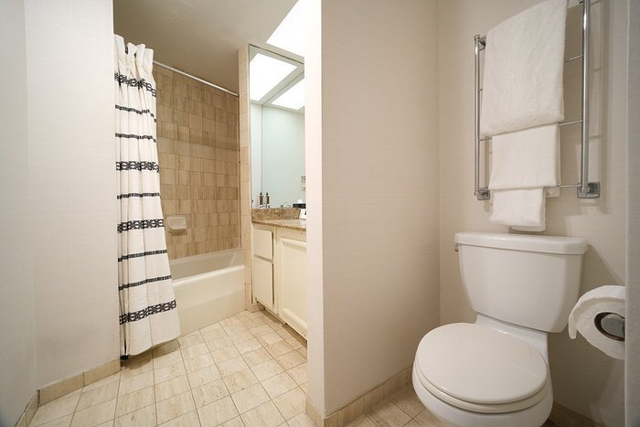 Selina Chicago Chicago Illinois — Bathroom