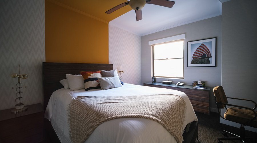 Selina Chicago Chicago Illinois — Guest room