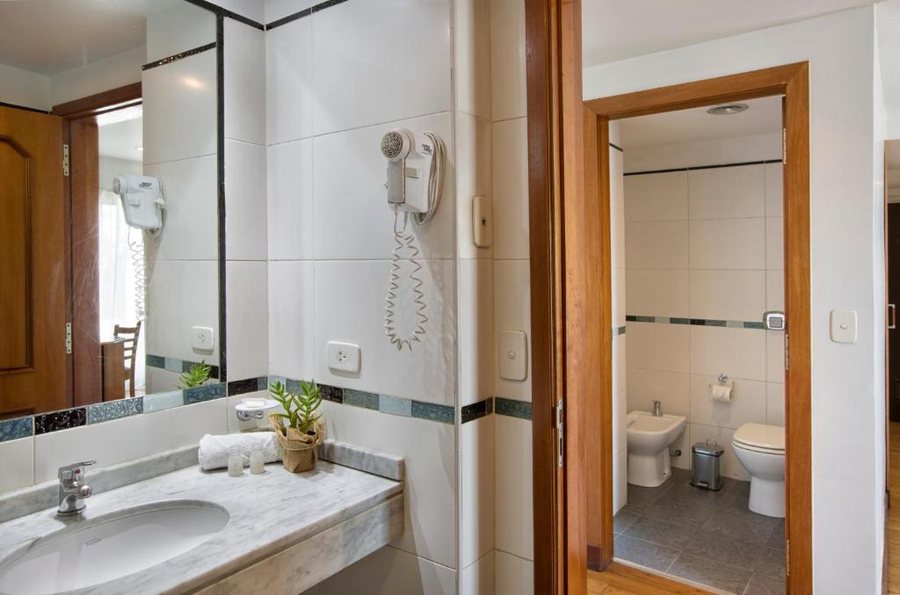 Senador Dupont — Bathroom