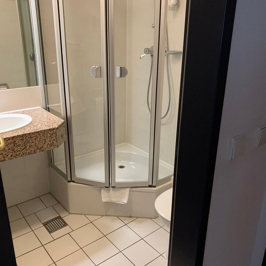 SensCity Hotel Berlin Spandau — Bathroom