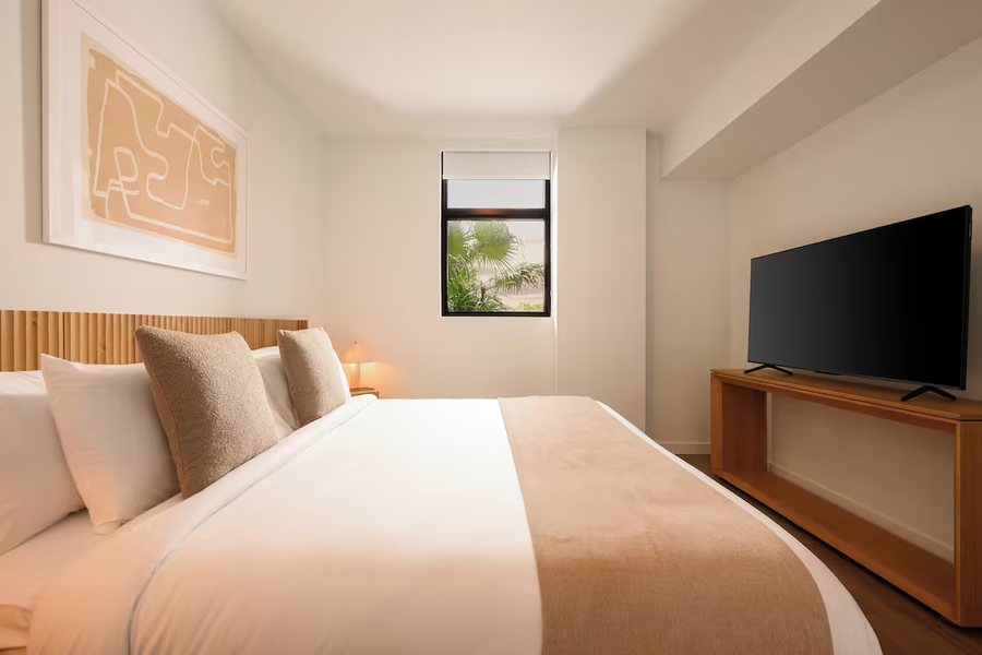 Sense28 Edgewater An AvantStay Hotel Miami Florida — Guest room
