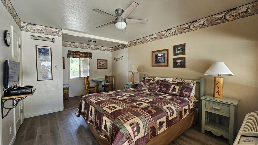 Sequoia Lodge — Guest room