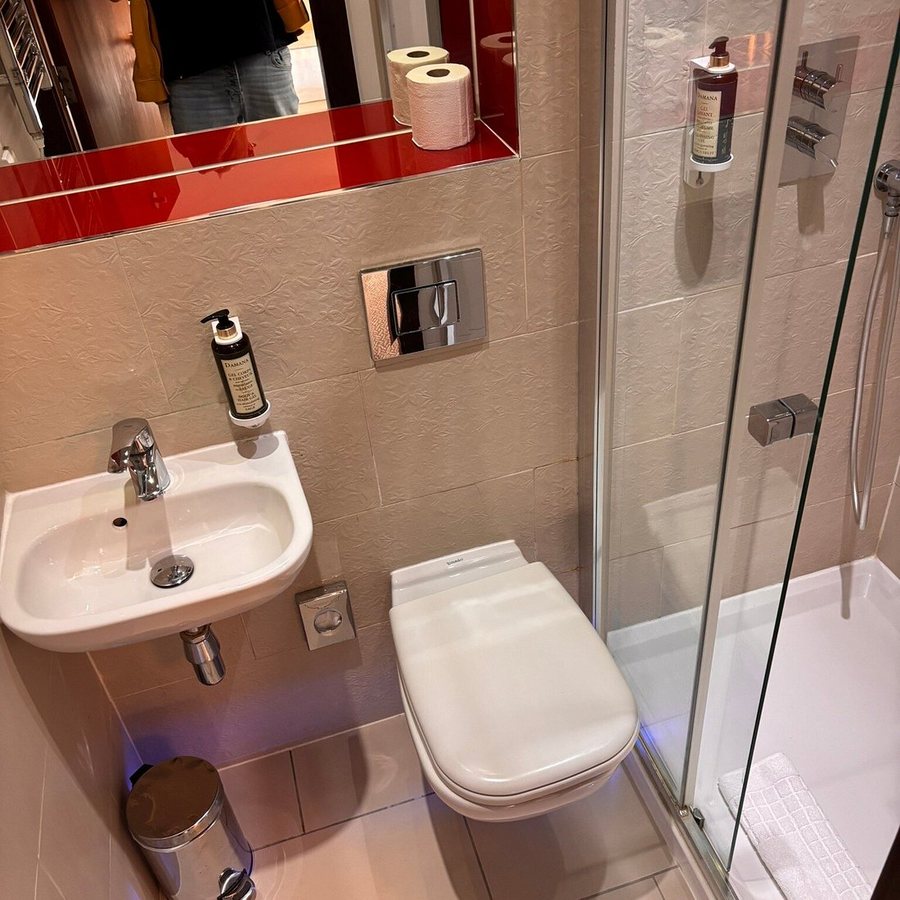 Seraphine Hammersmith Hotel — Bathroom