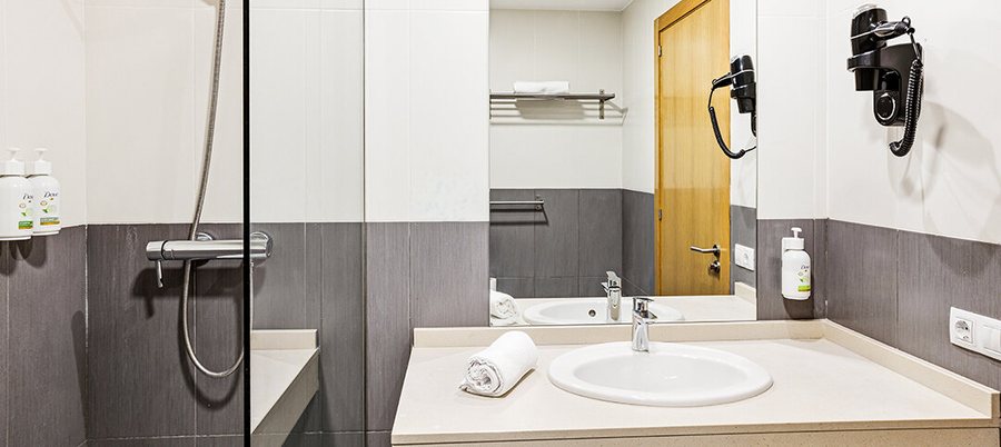 Sercotel Ciudad De Miranda — Bathroom