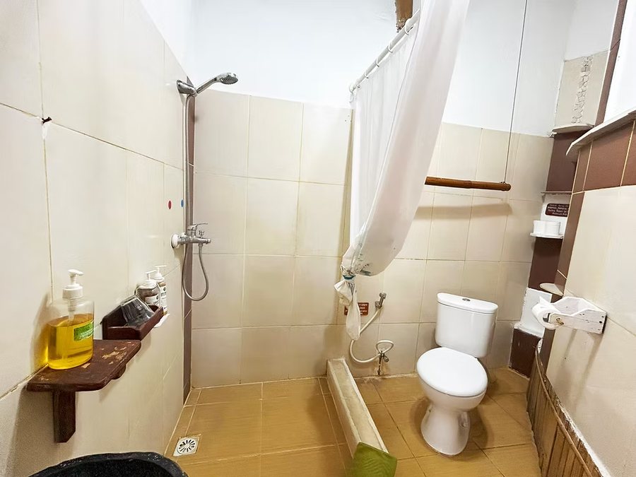 Serenity Eco Guesthouse and Yoga — Bathroom