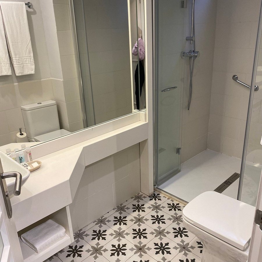Serennia Exclusive Rooms Barcelona Catalonia — Bathroom