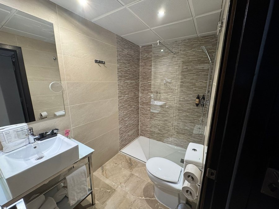 Serhs Del Port Hotel Barcelona Catalonia — Bathroom