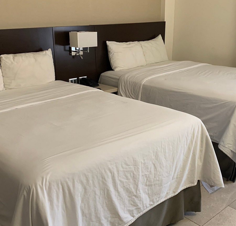 Seven Crown Malecon — Guest room