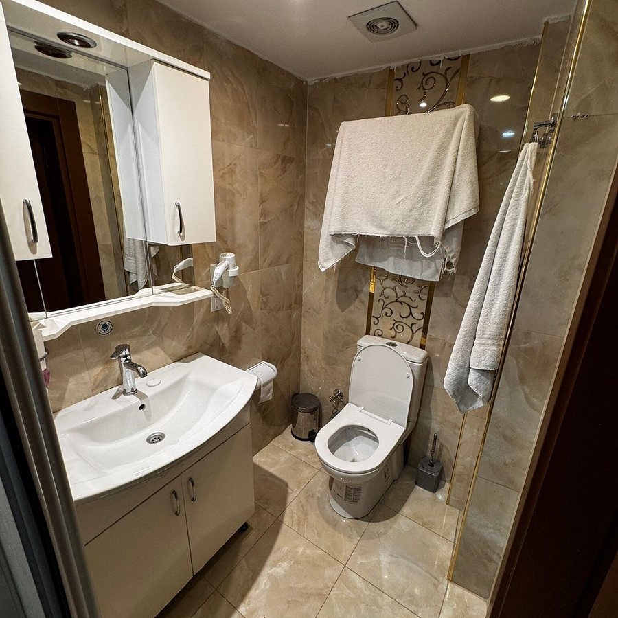 Seven Days Hotel Istanbul — Bathroom
