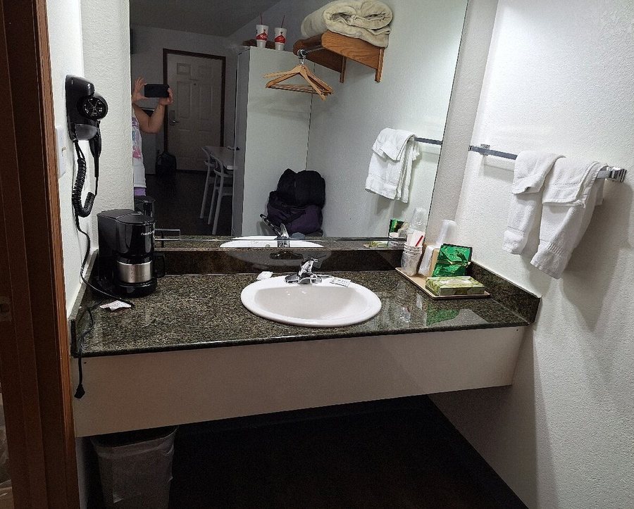 Seven Gables Inn — Bathroom