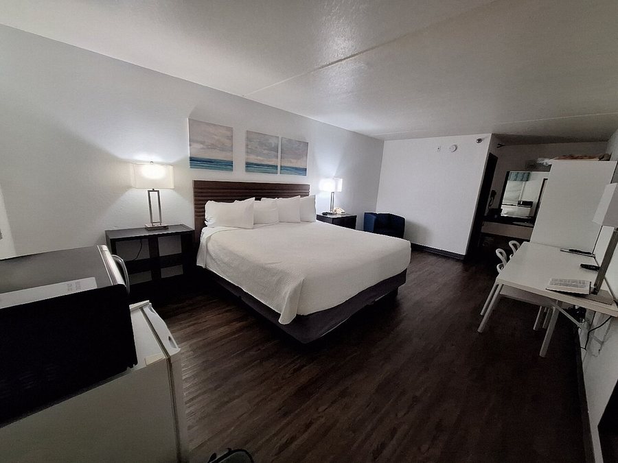 Seven Gables Inn — Guest room