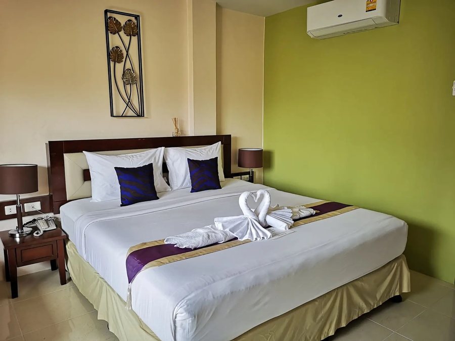 Seven Seas Hotel — Guest room