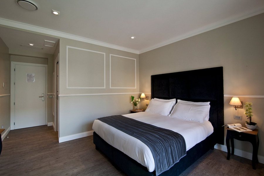 Seven Suites — Guest room