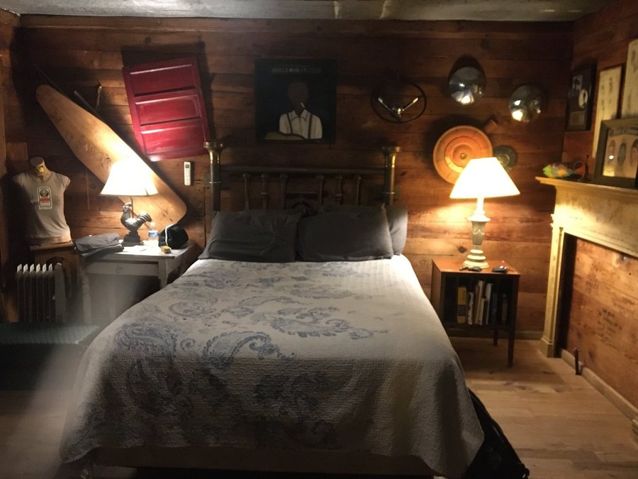 Shack Up Inn — Guest room