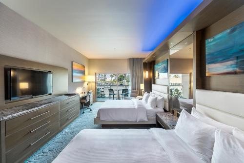 Shade Hotel — Guest room
