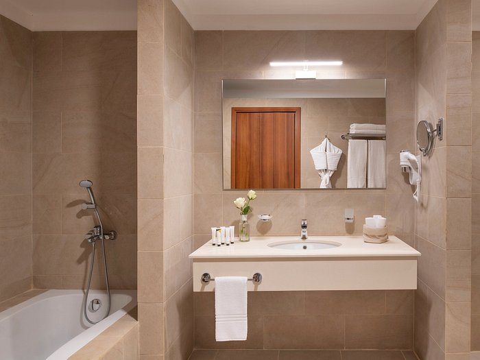 Shaden Resort — Bathroom